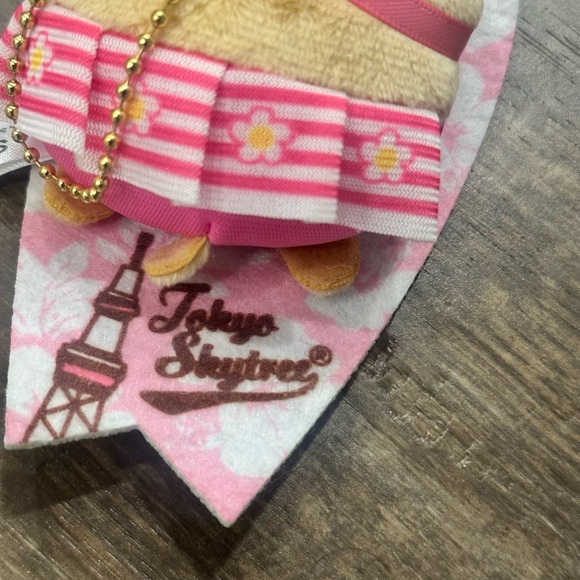 Tan Hello Kitty Hibiscus Plush Keychain - Picture 3 of 3